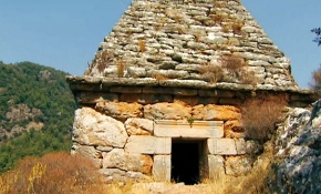 Yıllarca türbe sanıldı; mozole çıktı