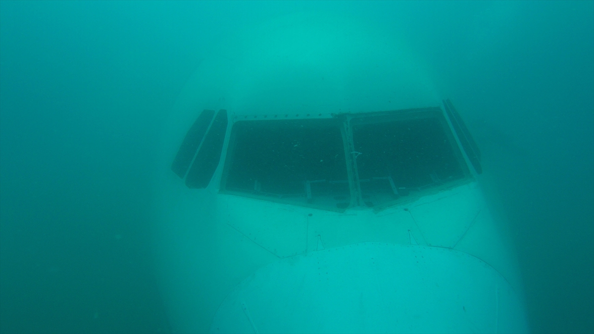 İbrice Limanı`nın bir mil açığında batırılan Airbus A330 tipi yolcu uçağı da, dalış tutkunlarından ilgi görüyor.