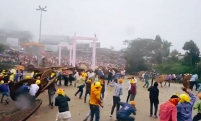 Hindistan’da taş atma festivali: 100 yaralı