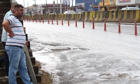 Kocaeli'de yağmur yağdı, yol köpürdü