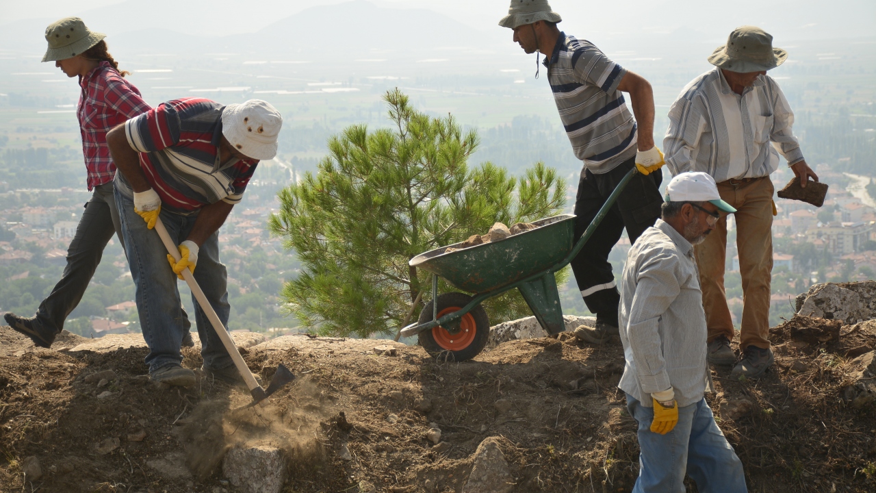 Anıtsal büyük yapılara sahip Kibyra`nın demir işçiliği ve at yetiştiriciliğiyle de ileri bir kent olduğunu belirten Özüdoğru, uzun zamandır kazı çalışmalarını sürdürdüklerini belirtti.