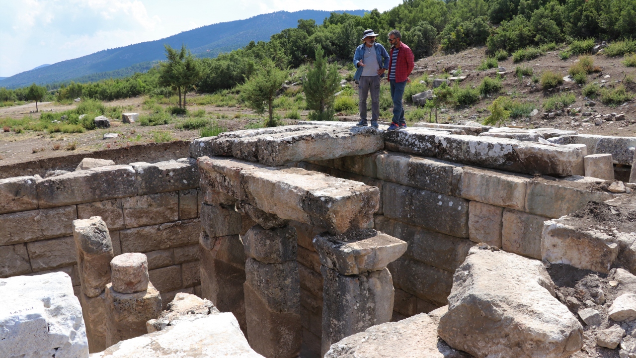 Kibyra Antik Kenti`nin 2016`da UNESCO Dünya Mirası Geçici Listesine girdiğini hatırlatan Özüdoğru, kalıcı listeye girmek için çalışmaların Kültür ve Turizm Bakanlığı nezdinde devam ettiğini belirtti.