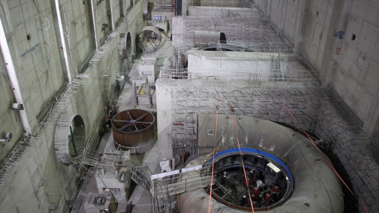 Çoruh Nehri üzerinde kurulu Muratlı, Borçka, Deriner ve Artvin barajlarının ekonomik ömürlerini uzatacak barajın, kendini 7 senede amorti etmesi bekleniyor.