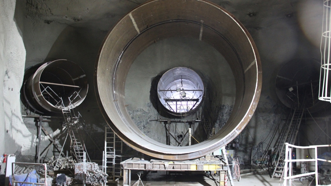 Baraj, rezervuarındaki su ile Türkiye`de 75 milyon kişinin her birine 28,4 litre su sağlayabilir.