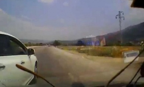 Hatalı sollama kazaya sebep oldu