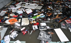 Eminönü'nde esnaf yaralarını sarıyor