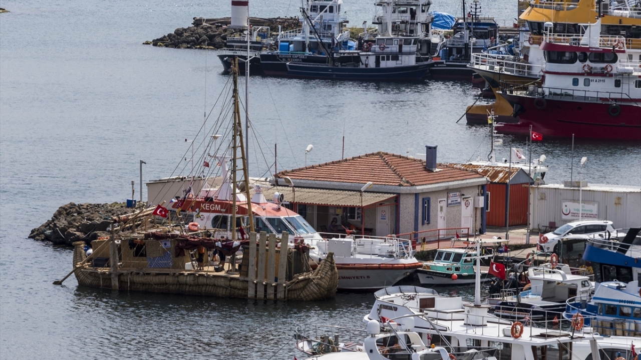 Görlitz, gemiyi tasarlarken Nübye Çölü`ndeki kazılarda rastladığı antik döneme ait kaya resimlerinden esinlendi.