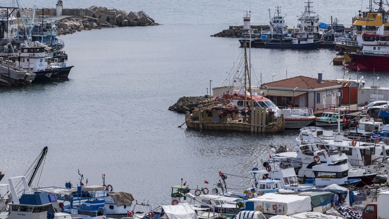 Kamıştan yapılan antik gemi replikası Abora-IV, İstanbul`da Rumeli Feneri Limanı`na demirledi. 