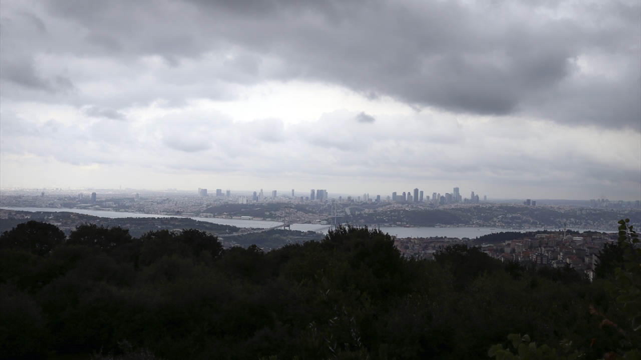 Cumartesi günü su baskınlarına sahne olan İstanbul için yeni bir yağış uyarısı geldi. 