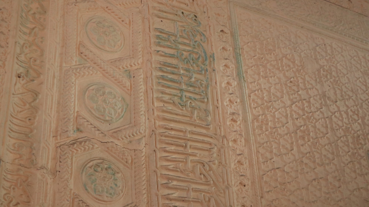 Karamanoğlu Beyliği döneminde yaptırılan camide, aynı anda 800 kişi ibadet yapabiliyor. 