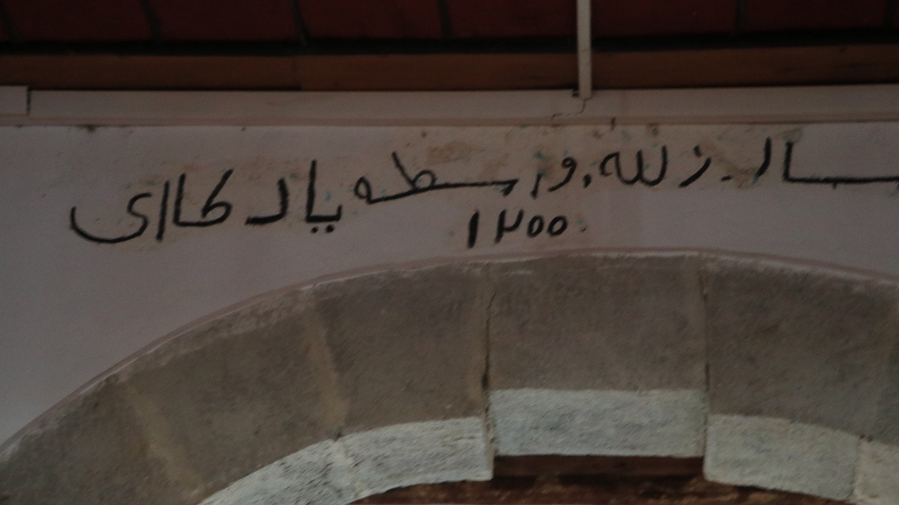 Karaman`da tek hünkar mahfili olan cami, bu özelliğiyle de ziyaretçilerin ilgisini çekiyor. 