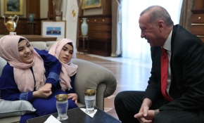 Cumhurbaşkanı Erdoğan siyam ikizlerini kabul etti