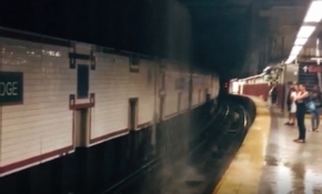 New York metrosunu su bastı