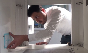 Kendi imkanlarıyla kitap temizleme cihazı üretti