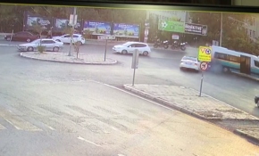 İzmir'de trafik kazası: 1 ölü, 7 yaralı