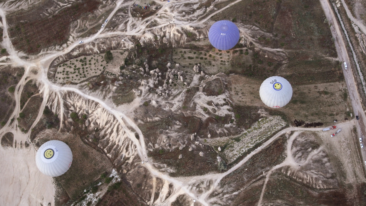 Kapadokya, Bu yılın ilk yarısında 232 bin 109 kişinin katıldığı, balon turunda yıl sonuna kadar 500 bin yolcu rakamına ulaşmayı hedefleyen balon sektörü ile turizmin lokomotifi konumuna geldi.