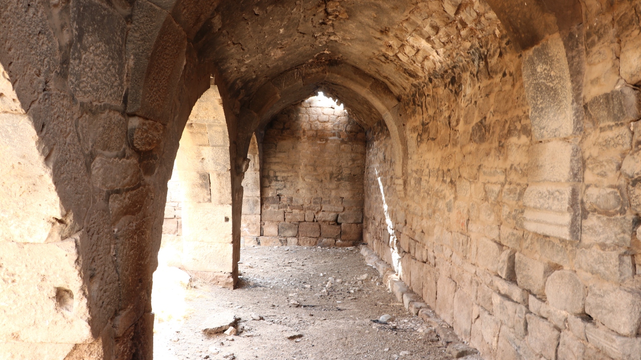 Selçukluların han kültürünü bildiklerini söyleyen Ayrancı Belediye Başkanı Yüksel Büyükkarcı, "O zamanlarda ticaretin en önemli halkalarından biri hanlardı. Mersin`den Niğde, Aksaray, Kayseri`ye en kısa ve güvenli yol, bu güzergahtan geçiyor" dedi.