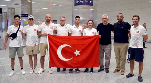 Dünya şampiyonu milli yelkenciye coşkulu karşılama