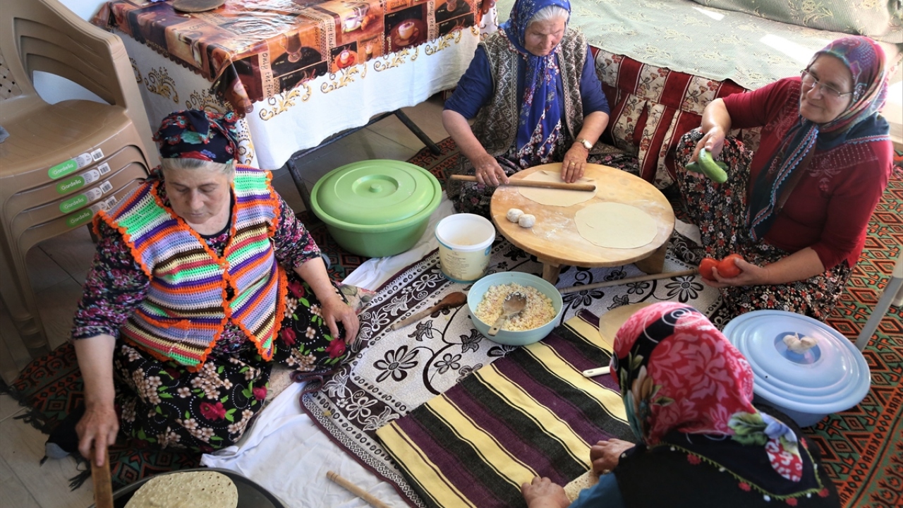 Ekipte bulunan kadınlar, yurt içi ve yurt dışında sahne alarak küresel ısınma konusunda farkındalık oluşturmayı hedefliyor. 