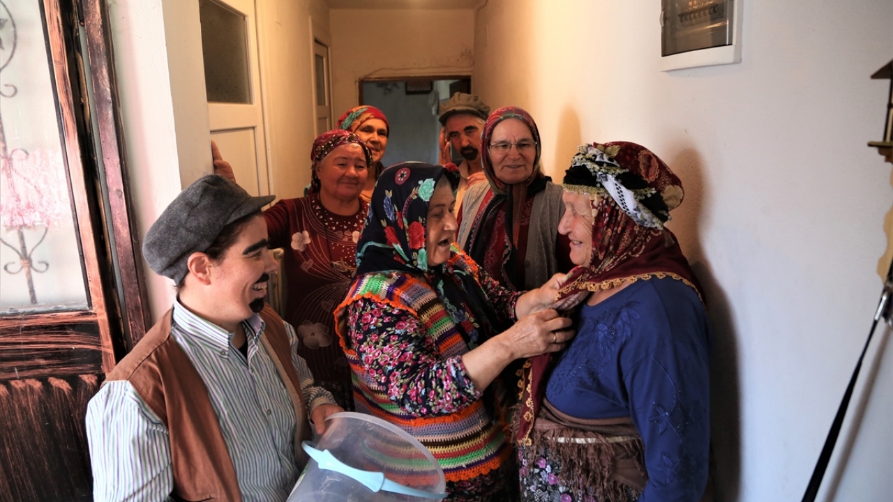 "Kendi dilimiz, şivemiz ve yaşantımızla anlatıyoruz"