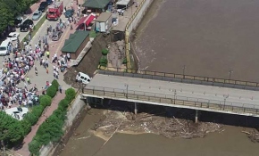 Samsun Terme'de köprü çöktü, bir araç göçüğe düştü