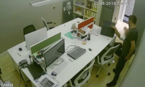 Çalıştığı iş yerini soymak için çilingir çağırdı