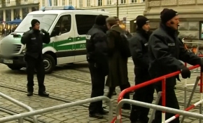 Almanya'da aşırı sağcılar organize bir şekilde göçmenleri hedef aldı