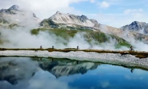 İsviçre Alpleri'nde dağ bisikleti heyecanı