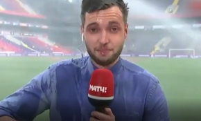 Rus muhabire canlı yayında fıskiye şoku