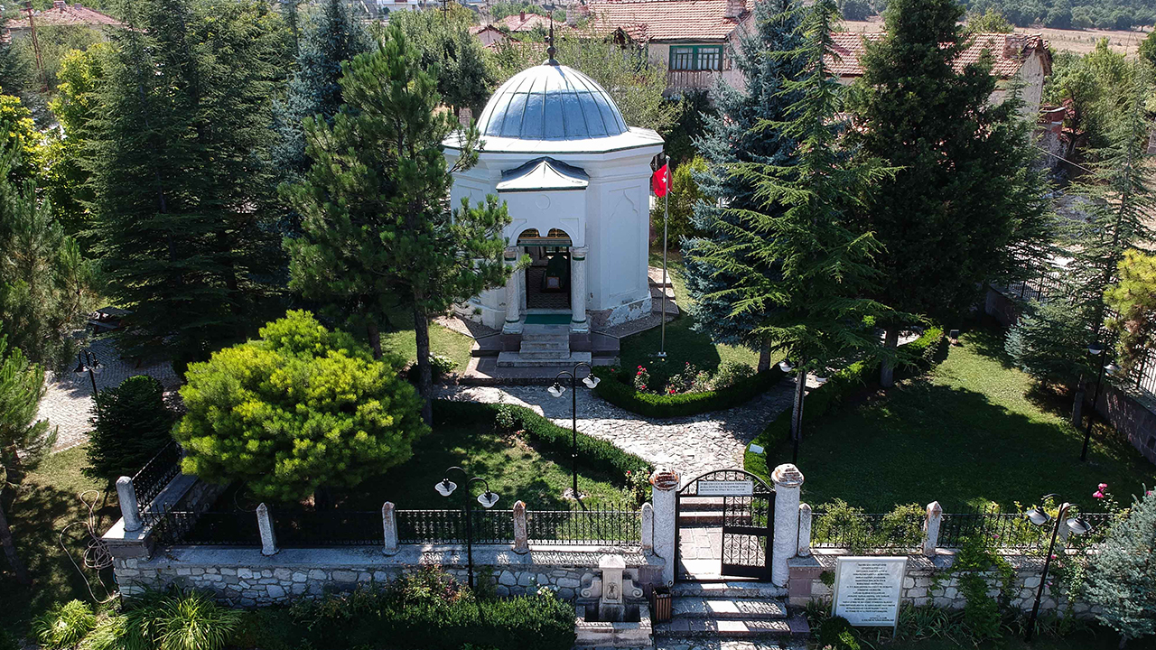 Türbenin anahtarı, 1892`de o dönem Hayme Ana`nın kabri ve çevresinin bakımıyla ilgilenen Yakup oğlu Süleyman`a teslim edildi.