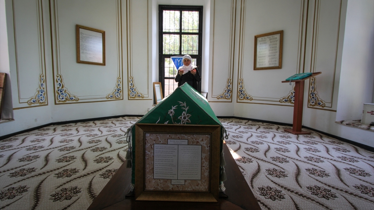 Çarşamba köyünde her yıl eylül ayının ilk haftasında "Hayme Ana`yı Anma ve Göç Şenlikleri" düzenleniyor. Bu yıl etkinliğin 738`incisi 1 Eylül Pazar günü gerçekleştirilecek.