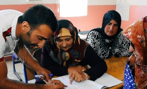 Köyde 7'den 70'e herkes İngilizce öğreniyor