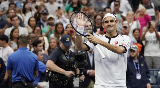 Federer 100. maçından galibiyetle ayrıldı