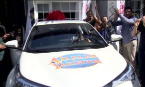 TRT 1'in "Aileler Yarışıyor" programında arabalar teslim edildi