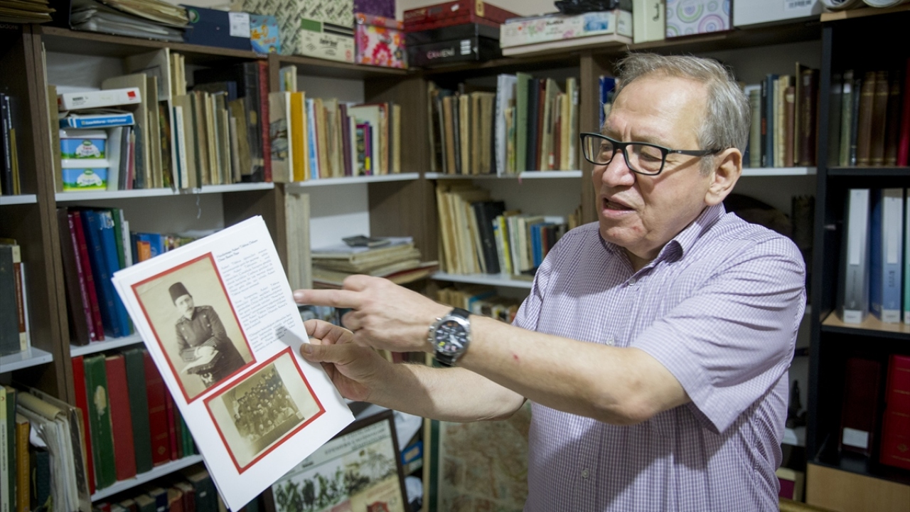 Koleksiyonuyla ilgili bilgi veren Erkan, Kurtuluş Savaşı ile ilgili malzeme toplamaya İzmir`de askerlik yaptığı sırada gördüğü bir fotoğrafın izinden gitmesiyle başladığını söyledi.
