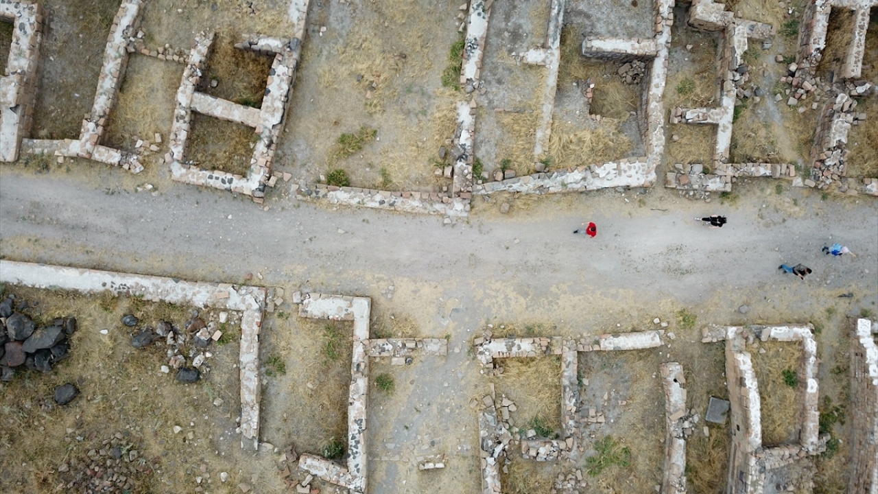 11. ve 12. yüzyıla ait İslam mimarisi eserlerini de bünyesinde barındıran antik şehir, 15 Temmuz 2016`da UNESCO Dünya Mirası Listesi`ne dahil edildi.