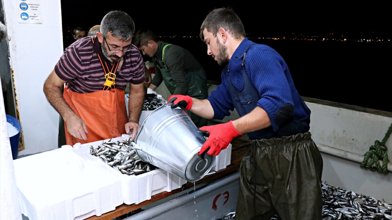 "Balıkçı kardeşlerimiz bu sezon boyunca inşallah sağlık, afiyet içinde denize açılsınlar. `Vira bismillah` dediler. Senin izninle, himayenle demir attılar. Sezon boyunca inşallah bereketli şekilde seyahatleri devam etsin."