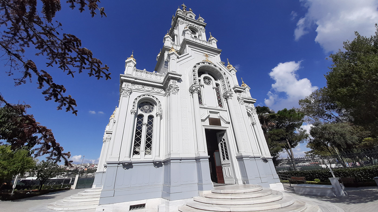 Tamamı demirden inşa edilen Stefi Stefan Bulgar Kilisesi bu özelliği ile dünya üzerinde ayakta kalan tek kilise unvanına sahip.