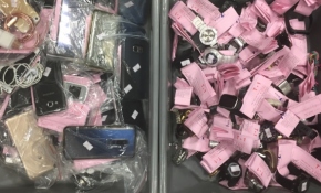 Antalya Havalimanı'nda binlerce eşya unutuldu