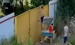 Rusya'da küçük hırsızlar kameraya yakalandı