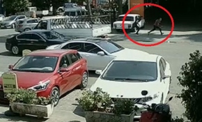 Uyuşturucu şüphelisinin araçtan atlama anı kamerada