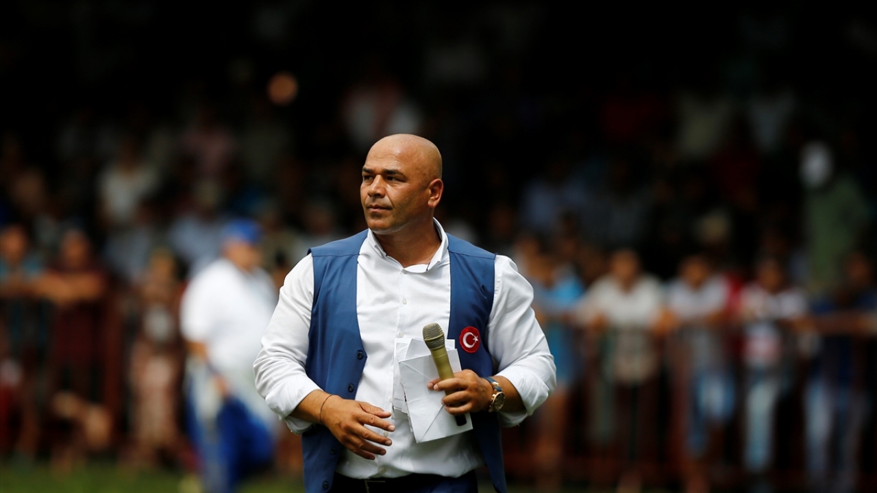 Antalya`nın Elmalı ilçesi, "Allah Allah illallah, diyelim maşallah. İki yiğit çıktı meydane, birbirinden merdane" sözlerinin sıkça duyulacağı Türk`ün ilk er meydanına hazırlanıyor. 