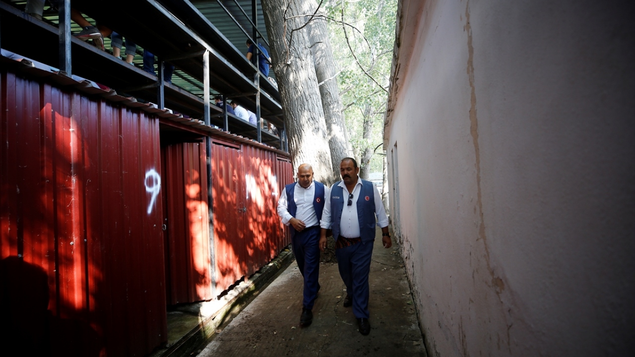 Bu yıl 667`ncisi düzenlenecek Tarihi Elmalı Yağlı Güreşleri`nin daha coşkulu geçmesinde etkin rol oynayan unsurlardan birisini de cazgırlar oluşturuyor.