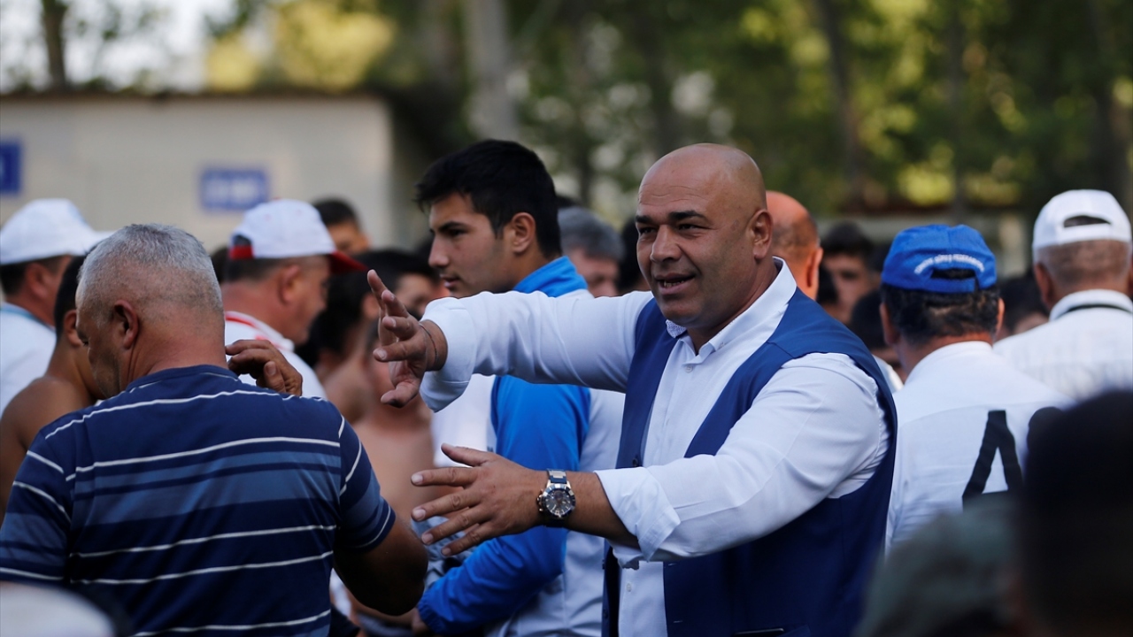 İlçede yetişen 45 yaşındaki Emin Ger, "salavatçı" da denilen, hakem heyetinin eşleştirdiği pehlivanların adlarını, memleketlerini uygun manilerle söyleyip, pehlivanları güreşe duayla davet eden cazgırların sayılı temsilcilerinden biri olarak adı geçiyor.