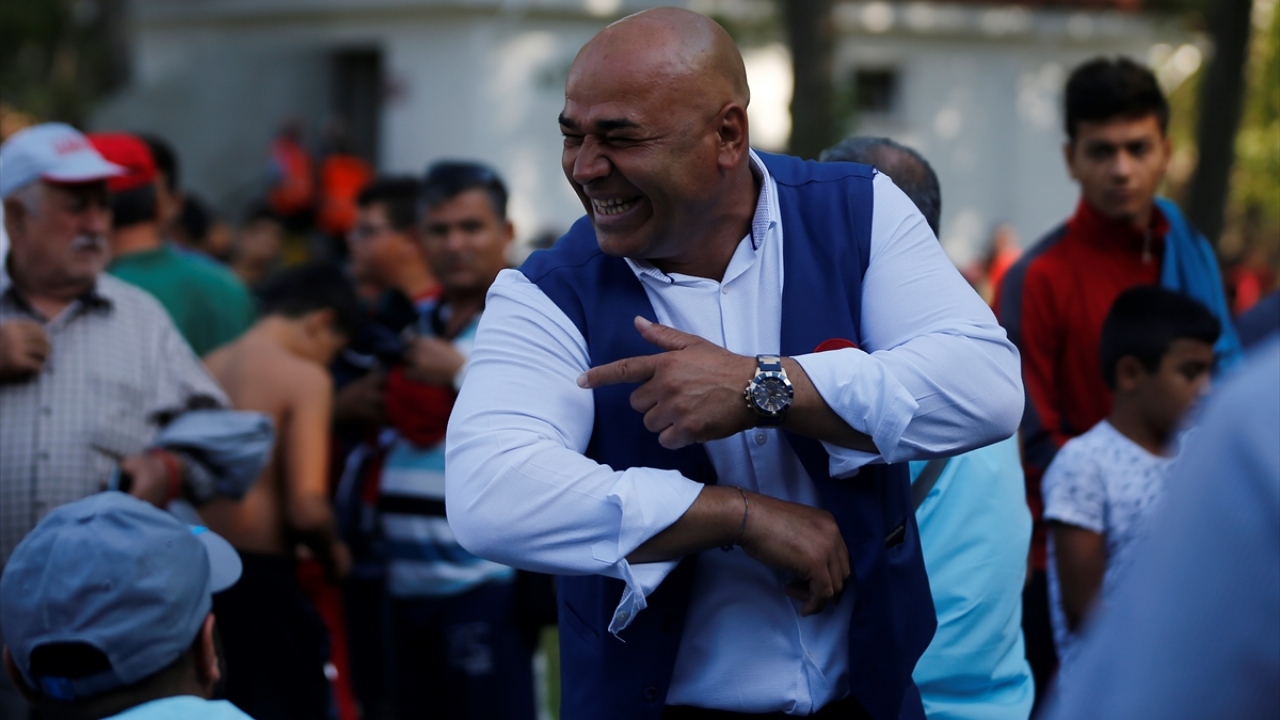 Memleketinde 6, 7 ve 8 Eylül`de gerçekleştirilecek Tarihi Elmalı Yağlı Güreşleri`ne hazırlanan eski pehlivan Ger, şimdilerde ülkenin değişik yerlerindeki tarihi ve yerel güreş organizasyonlarının tanınan cazgırları arasında yer alıyor.