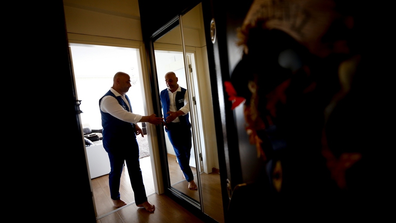 Pehlivanlar daha er meydanına gelmeden kendilerinin görev aldığına değinen Emin Ger, yağlı güreşlerin bazen bir, bazen üç gün sürebildiğini bildirdi.