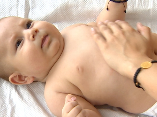 Bebeklerin SPA merkezinde masaj keyfi