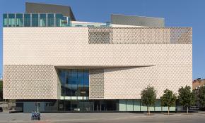 Arter yeni binasında sanatseverlerle buluşuyor