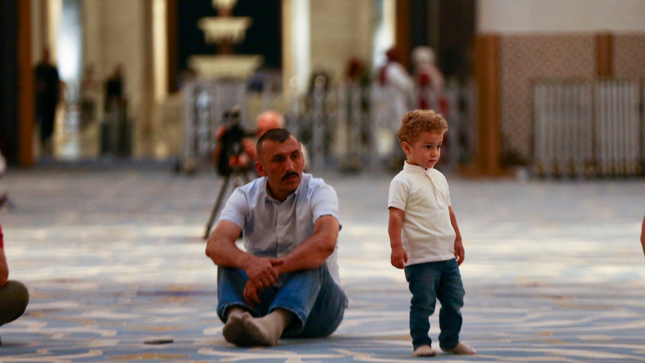 Diyanet İşleri Başkanı Prof. Dr. Ali Erbaş, Büyük Çamlıca Camii`nde, "Babalar ve Çocuklar Sabah Namazında Buluşuyor" etkinliğinde namaz kıldırdı.