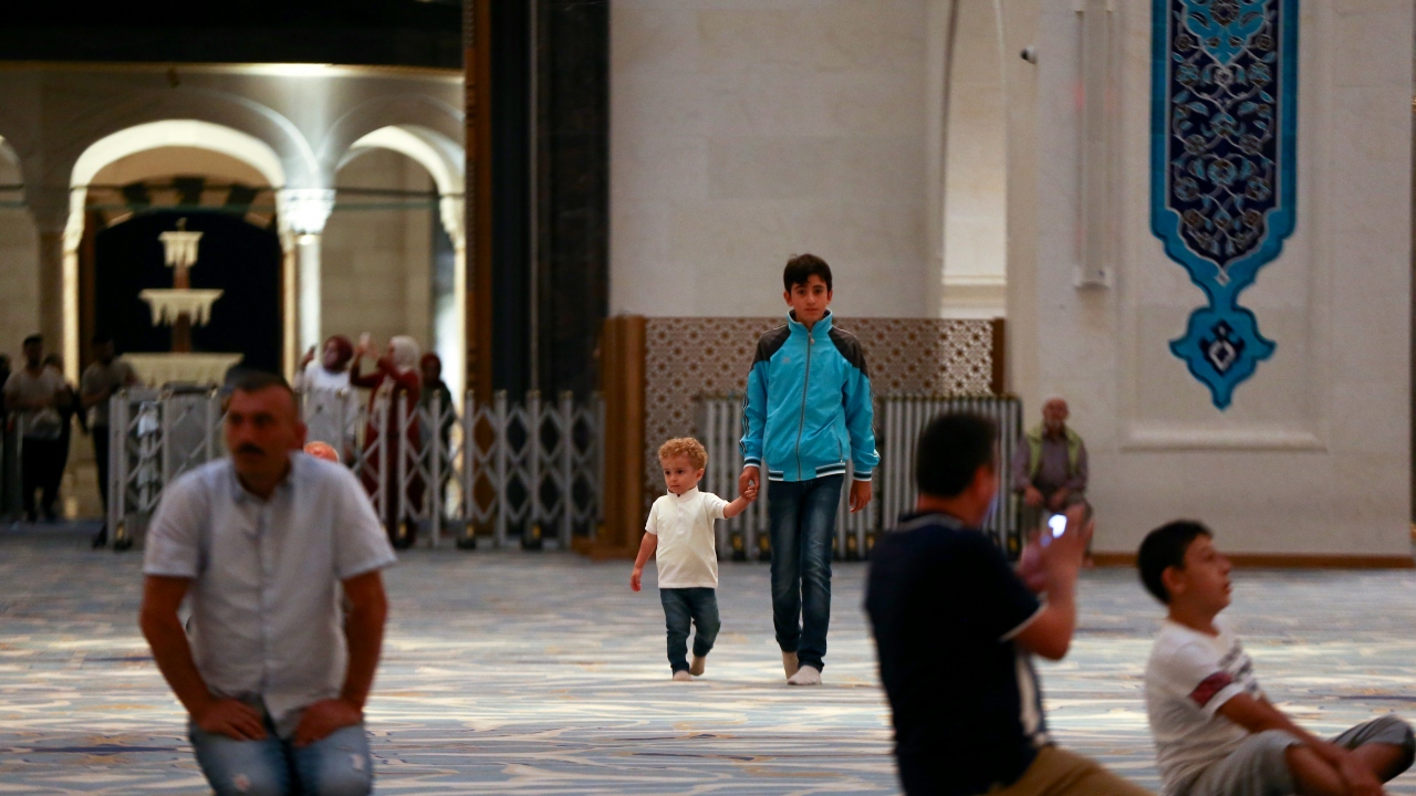 Diyanet İşleri Başkanlığının açtığı 4-6 yaş grubu Kuran-ı Kerim kurslarında 200 bine yakın çocuğun aynı zamanda tarih dersi de aldığını anlatan Erbaş, şunları söyledi: